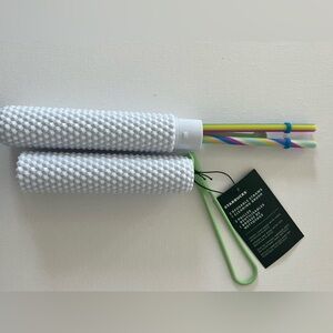 💙NWT💙Starbucks Studded Kit Case Reusable Straws and Cleaning Brush